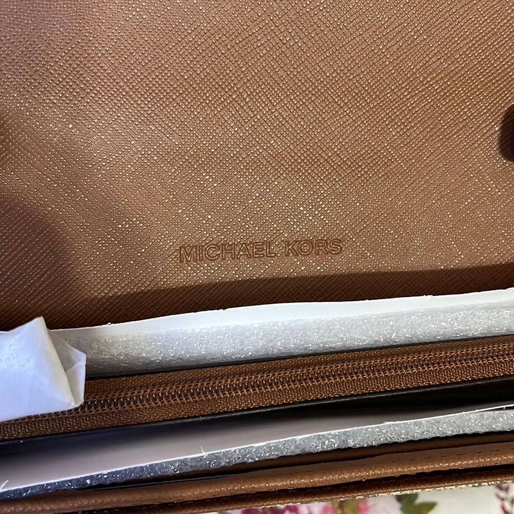 🤎Michael Kors 🤎Large Wallet on a Chain/Brown - Picture 5 of 16